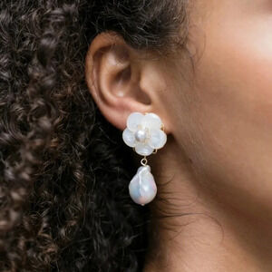 NWT Kate + Mari Freshwater Pearl Drop Flower Rose Gold Earrings Wedding White